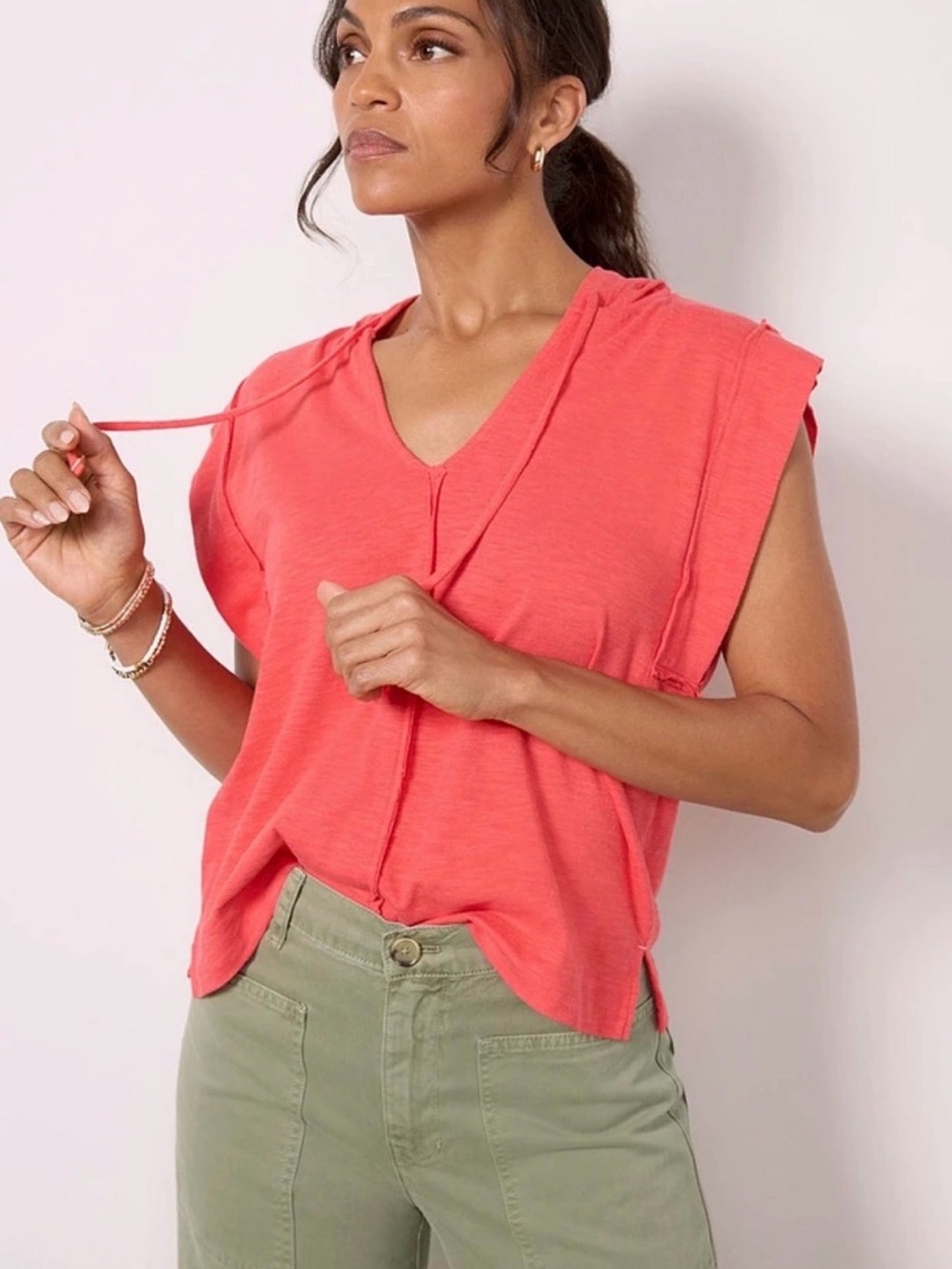Evereve Coral Sleeveless V-Neck Hooded Tank